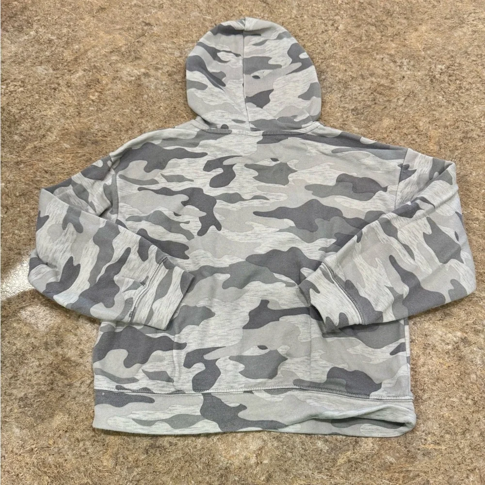 Old Navy Boys Pullover Hoodie – Gray Camo – Size Medium (8)